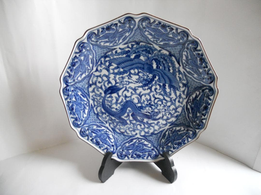 赤津焼 染付 鳳凰 龍 10 号 飾り皿 新品 未使用 です。