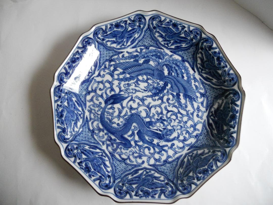 赤津焼 染付 鳳凰 龍 10 号 飾り皿 新品 未使用 です。