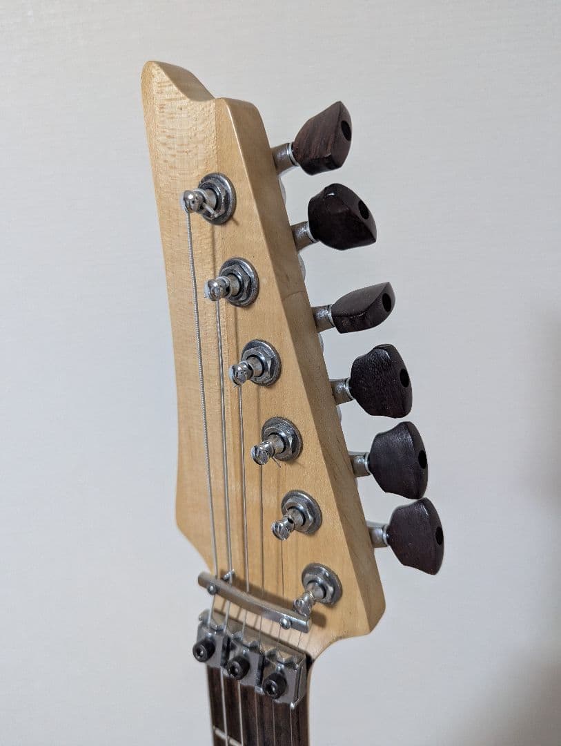 オーダー品 エレキギター　パドゥークトップのスルーネック