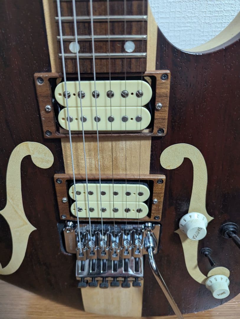 オーダー品 エレキギター　パドゥークトップのスルーネック