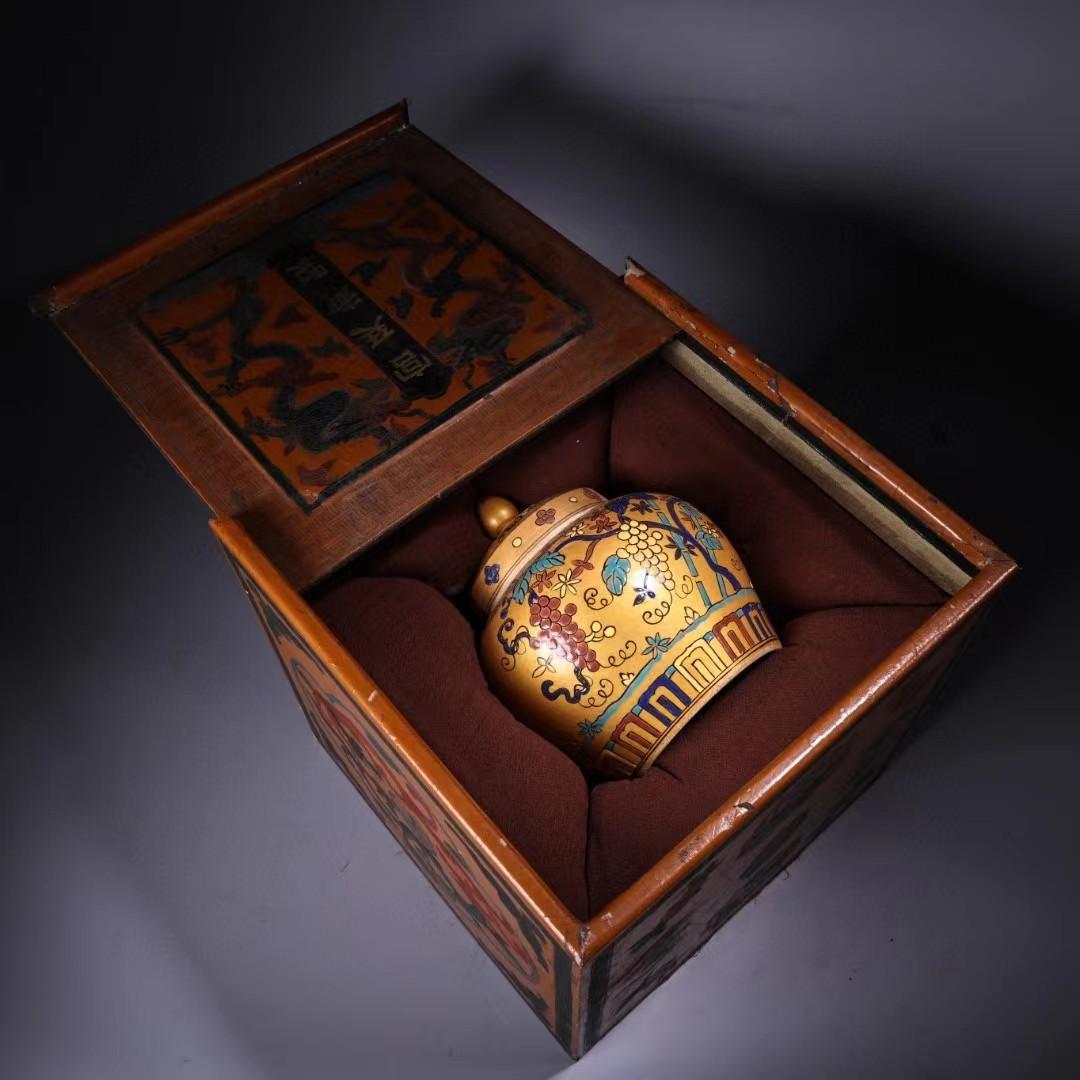 中国古美術・旧蔵・純手描き・描金と粉彩将軍缶・箱付・置物・観賞瓶・文房具·時代物