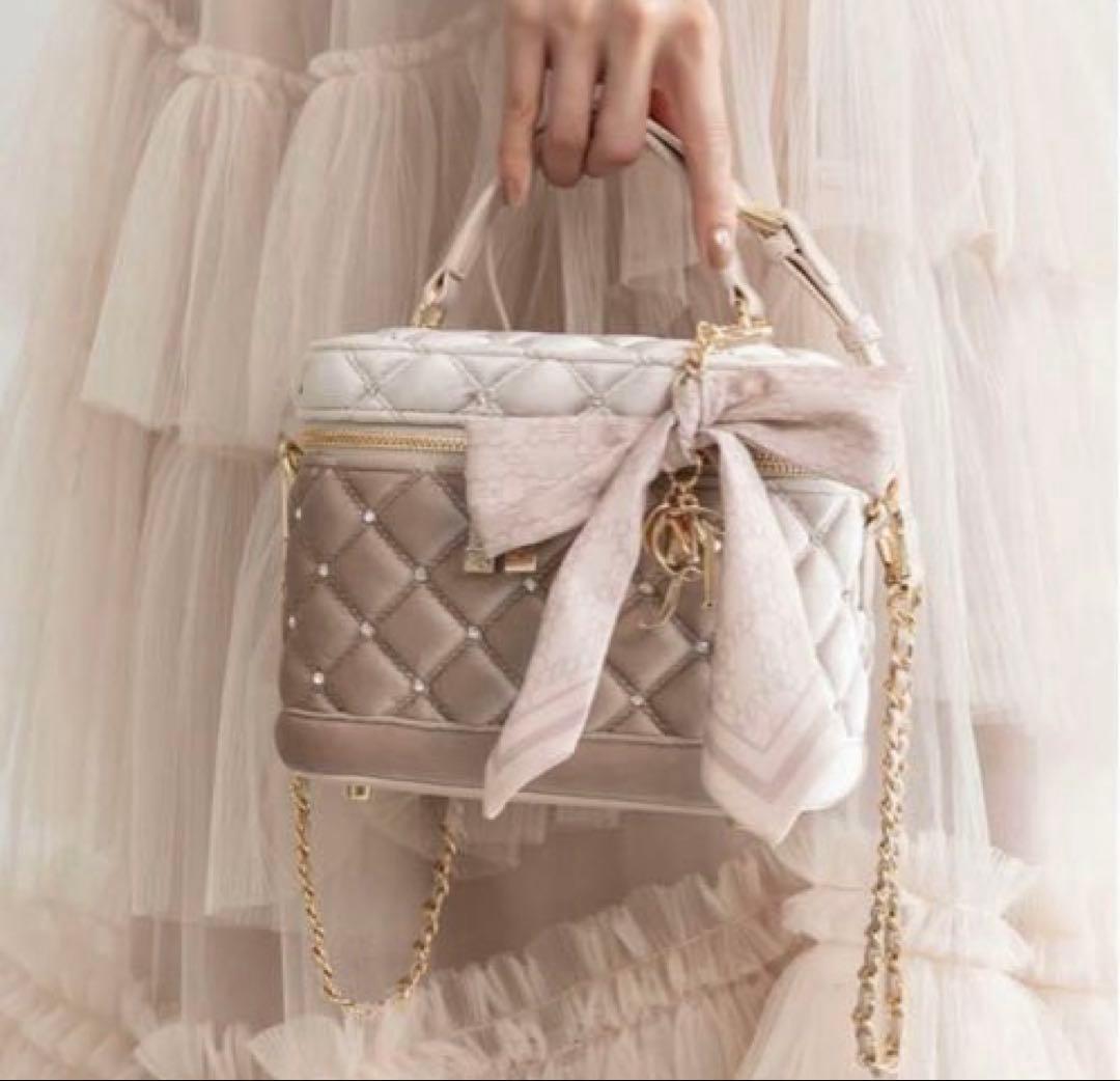 RANDA 2WAY リボンチャームキルティングバニティバッグ