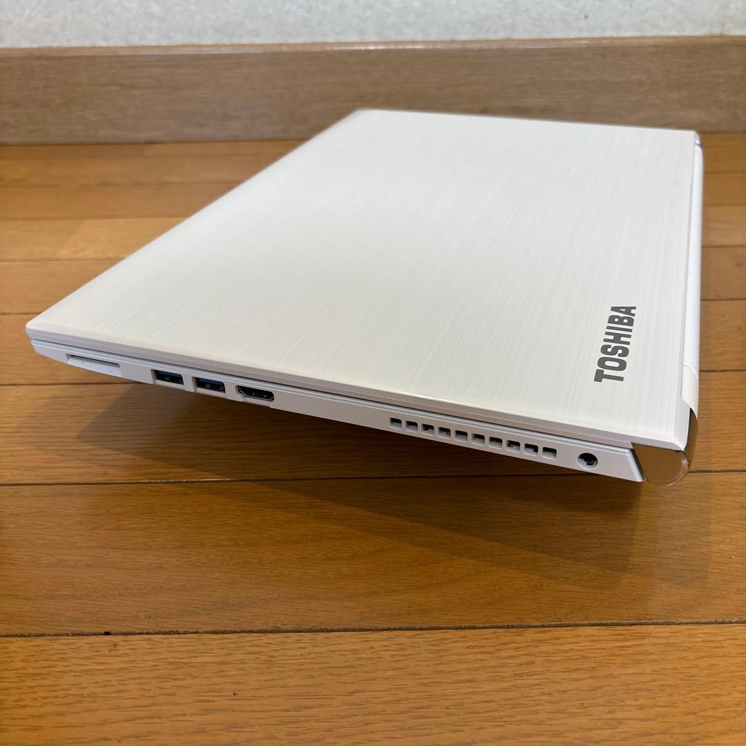 美品 東芝Dynabook T55/BW Core i3-6100U Win11