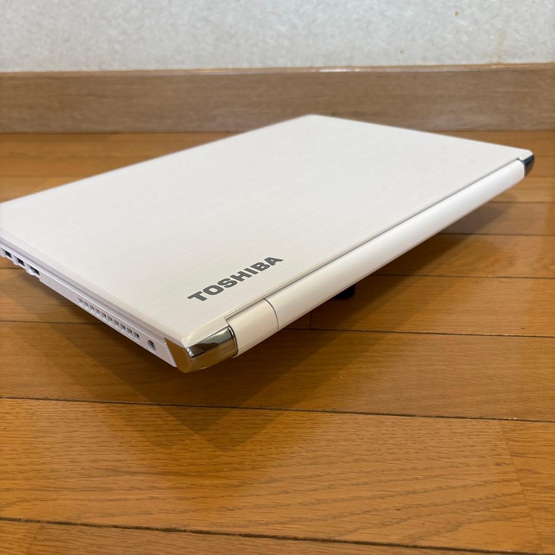 美品 東芝Dynabook T55/BW Core i3-6100U Win11