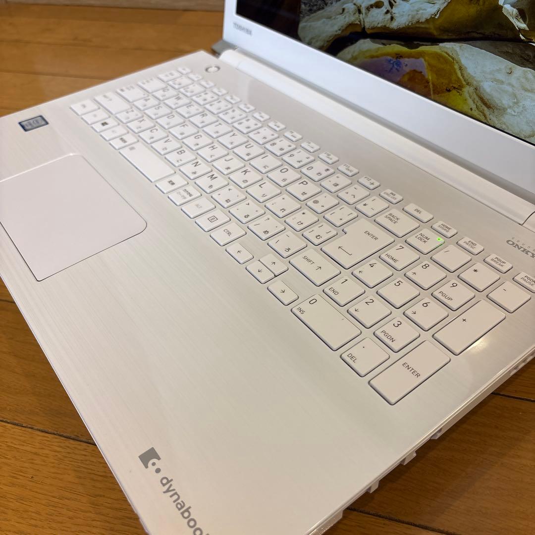 美品 東芝Dynabook T55/BW Core i3-6100U Win11