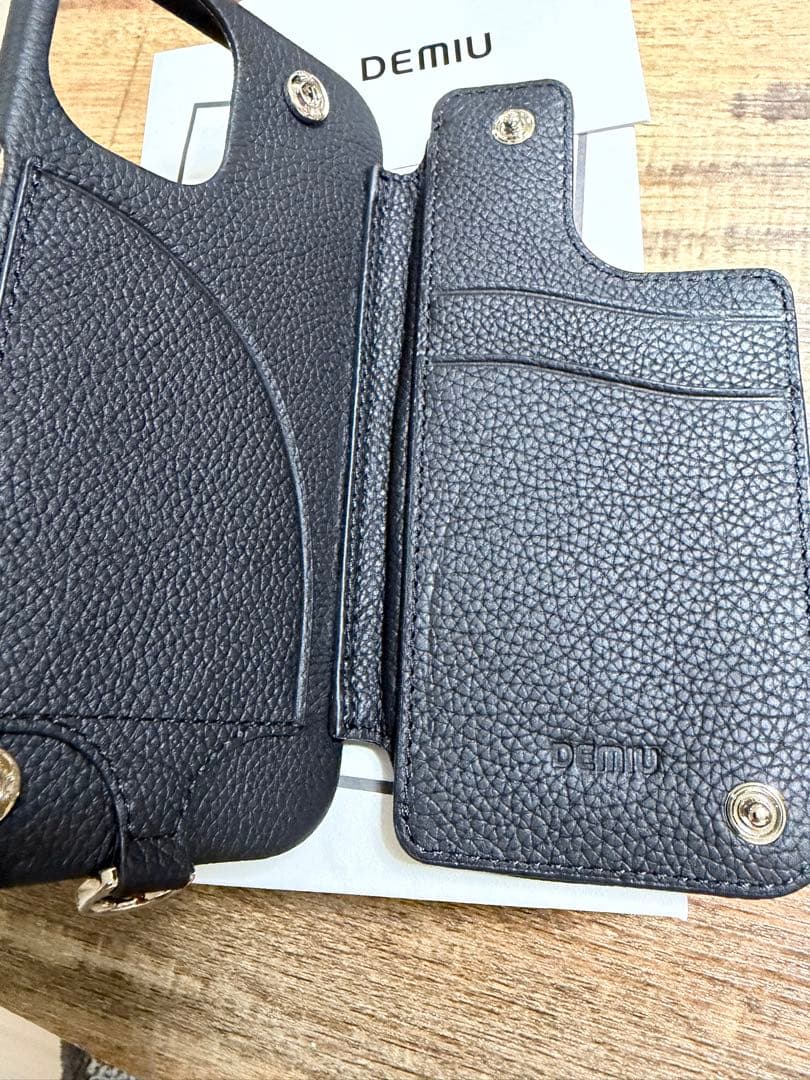新品未使用　DEMIU レザー iPhone16 ケース カードポケット付き