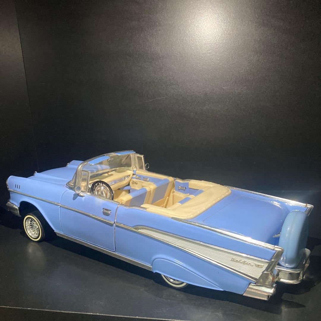 1957年シボレーベルエア　コンバーチブル　ローライダー　カスタム　1/18