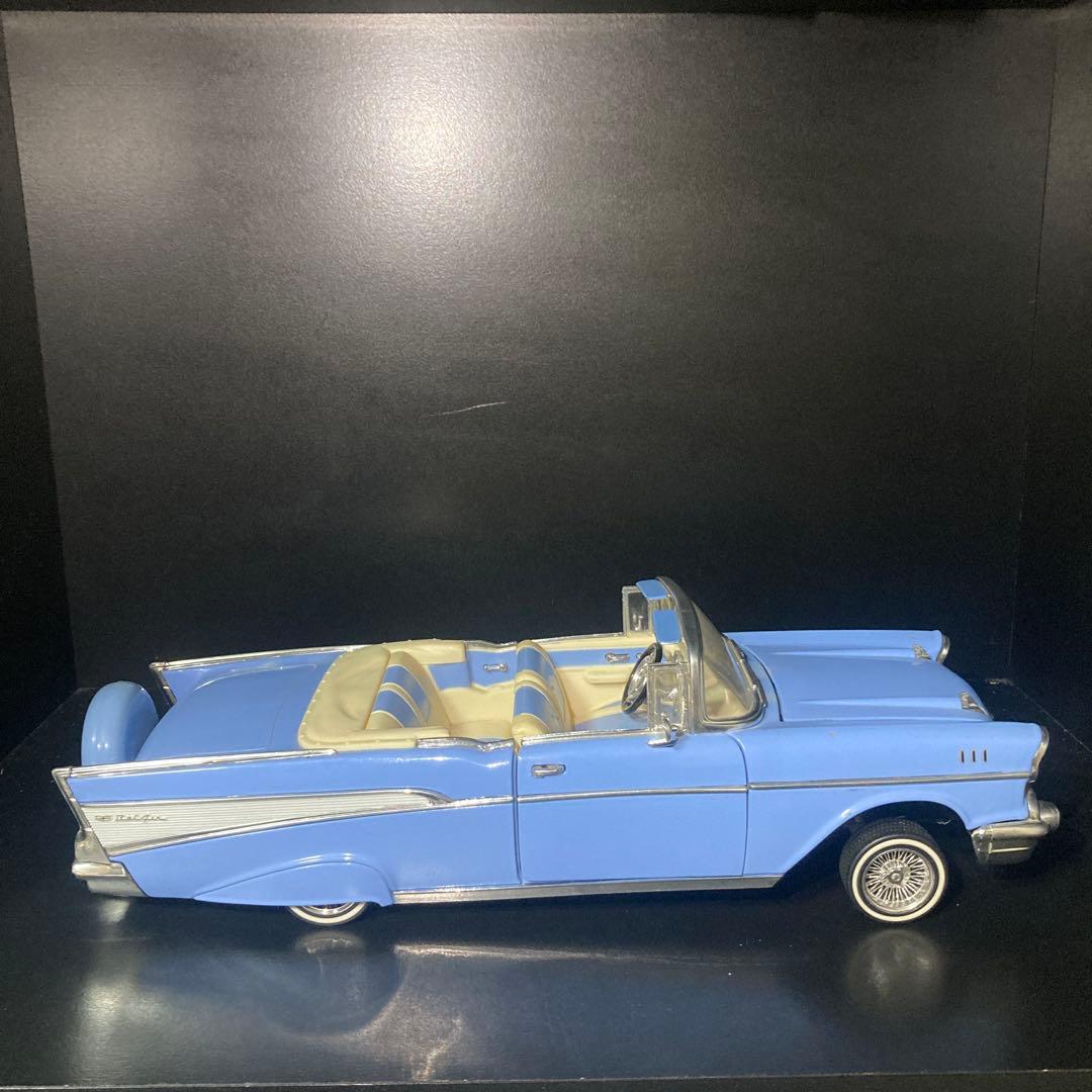 1957年シボレーベルエア　コンバーチブル　ローライダー　カスタム　1/18