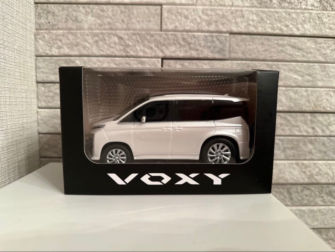 TOYOTA VOXY フィギュア　ミニカー　トミカ　ヴォクシー　ノア　限定