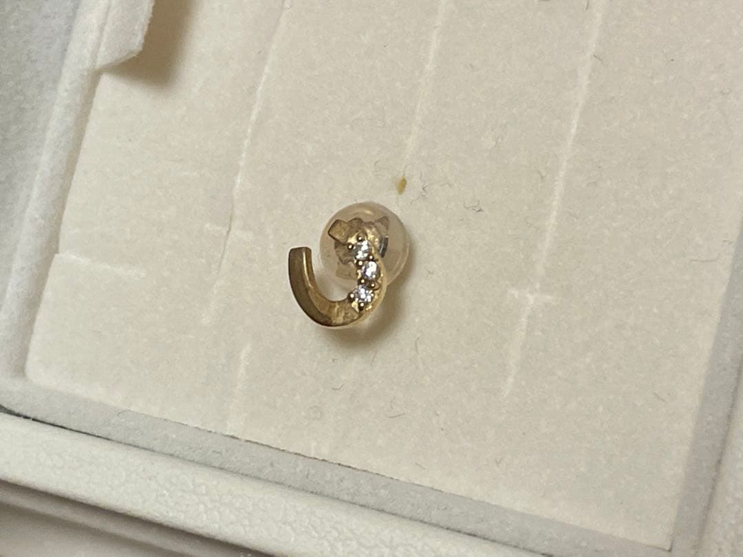 ◆感謝価格◆4℃◆ヨンドシー◆K10◆ホースシュージルコニアピアス◆