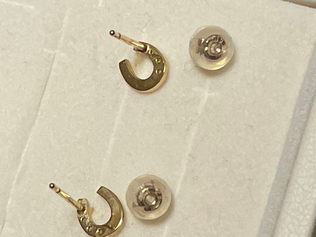 ◆感謝価格◆4℃◆ヨンドシー◆K10◆ホースシュージルコニアピアス◆