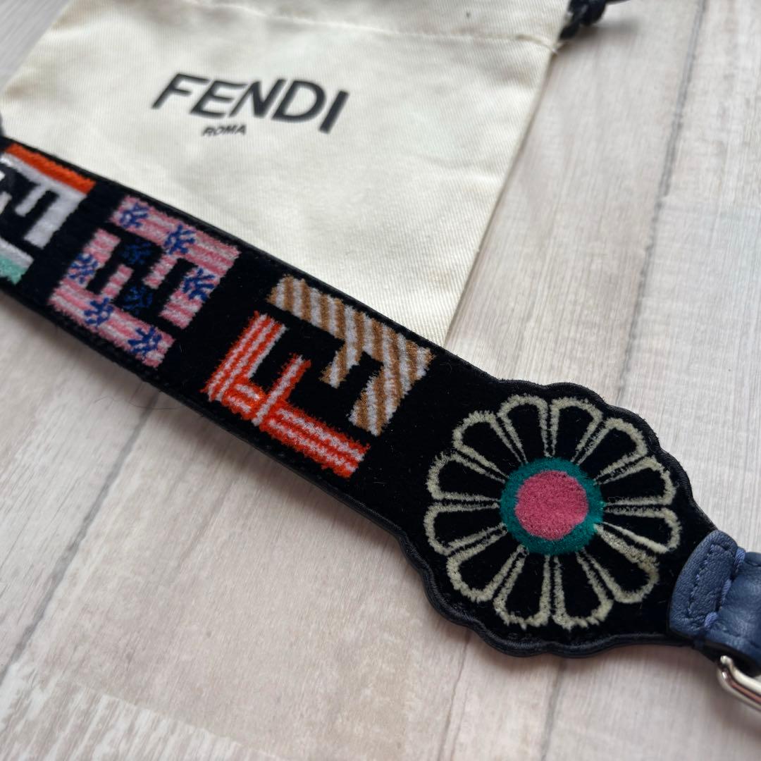 FENDI ⭐︎フェンディミニストラップユー シルバー金具 ⭐︎バッグチャーム
