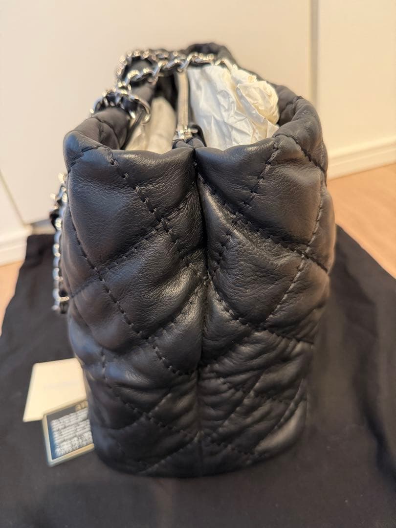 2日間のみ出品。激特価！CHANELシャネルカーフスキンチェーンショルダーバック
