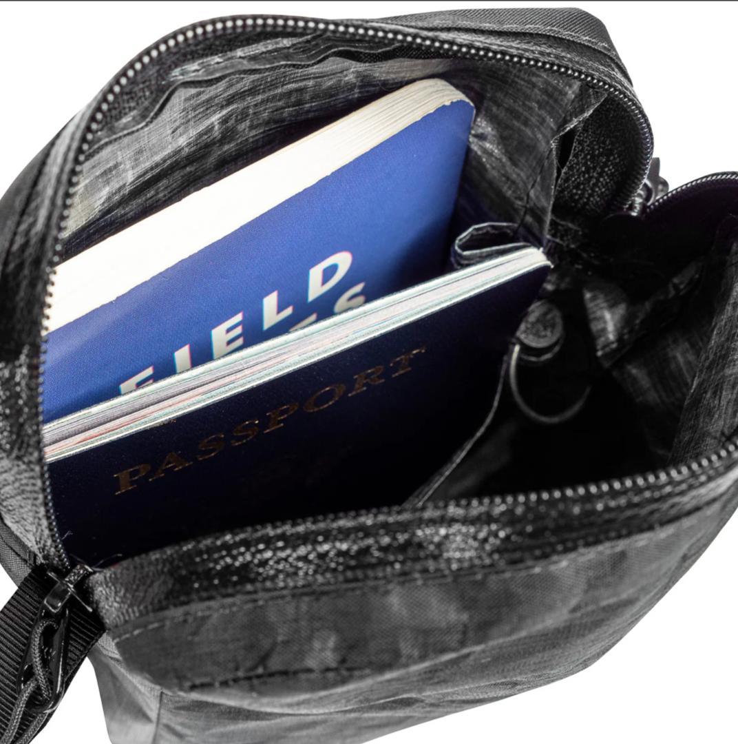 【ほぼ新品】zpacks パスポートケース