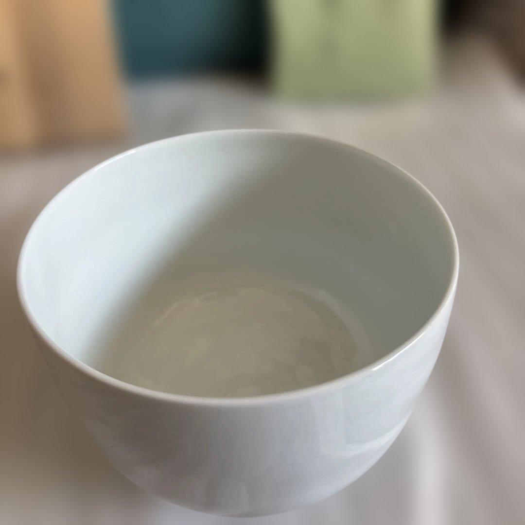 井上萬二 作　白磁茶碗　木箱あり