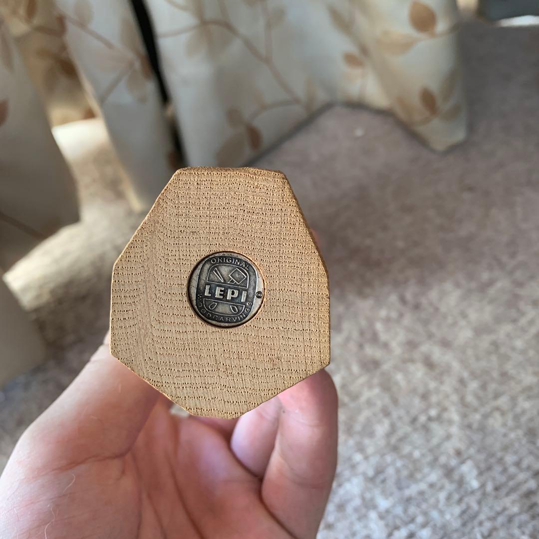 イタリアのレーピ社製の木彫り聖母子像「リバティースタイル」