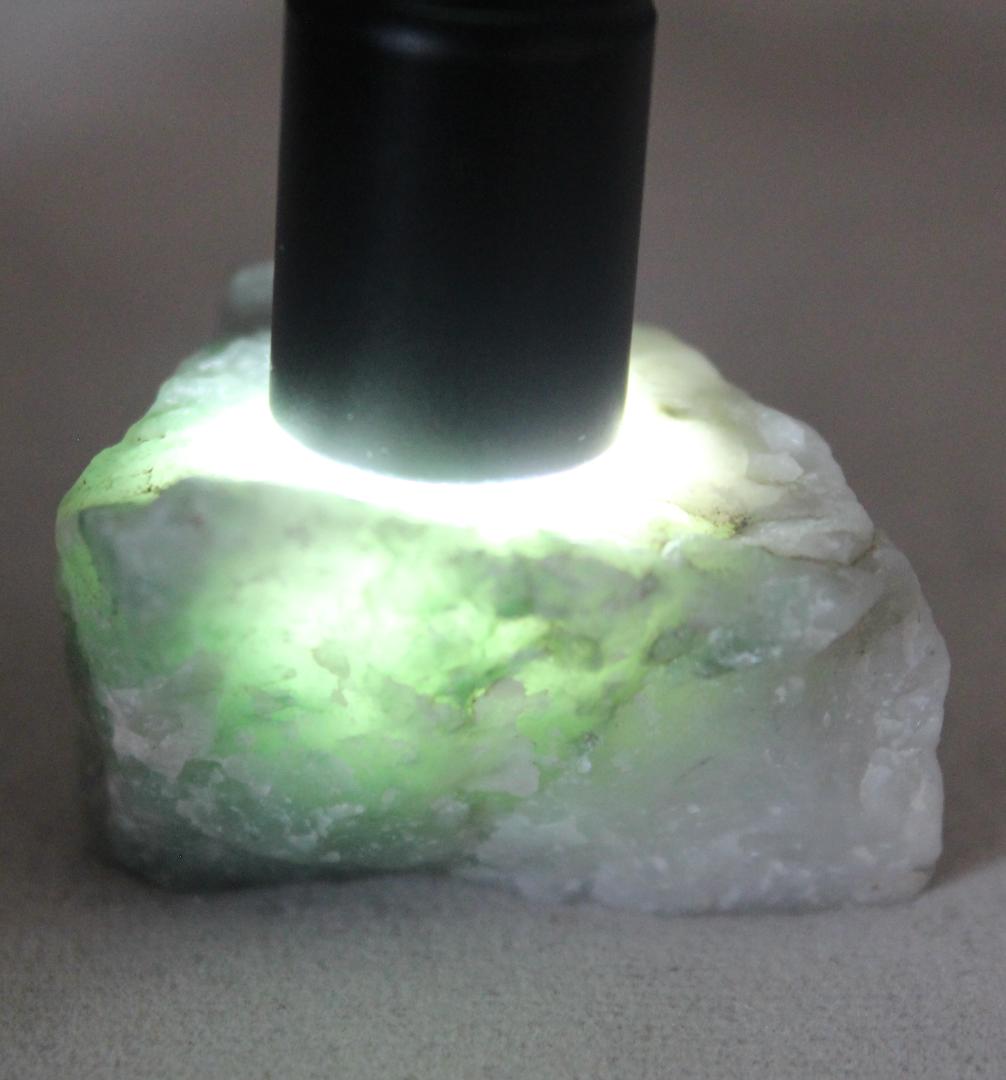 ［透過スカスカのガラス質］糸魚川翡翠 原石 43.5g