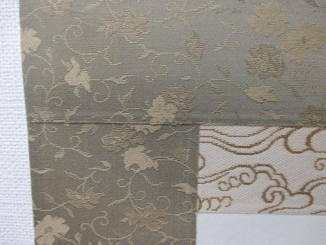 【未使用品】掛軸 小路光夫『遊鯉』日本画 絹本 箱付 掛け軸 L01403