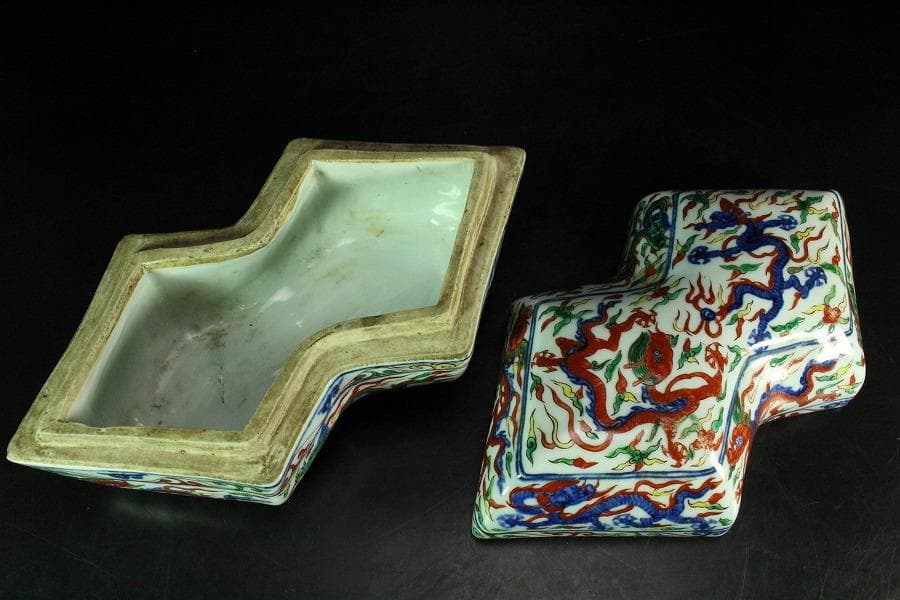 中国美術 赤絵雲龍紋 蓮菱 蓋物 大明嘉靖年製 書(K-A718)