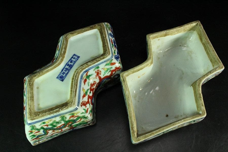 中国美術 赤絵雲龍紋 蓮菱 蓋物 大明嘉靖年製 書(K-A718)