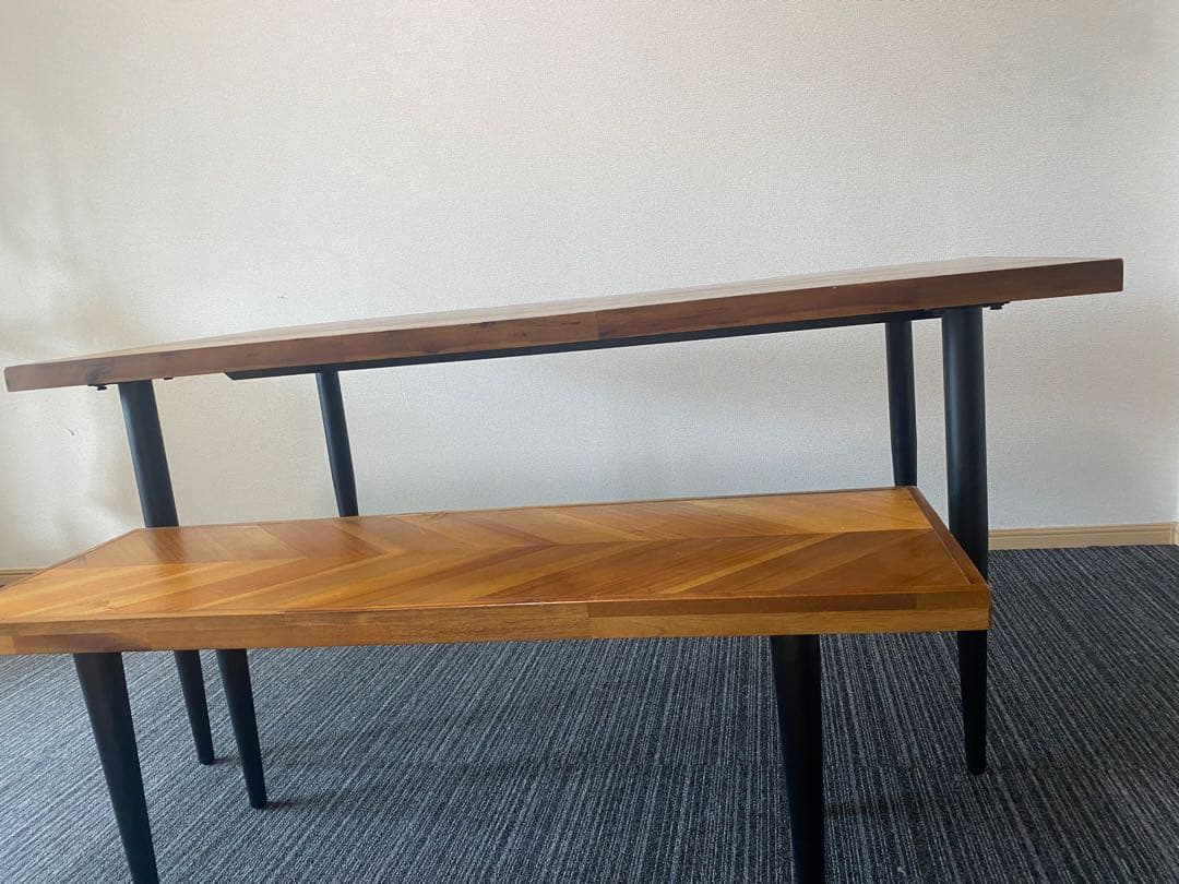 ヘリンボーンパターンのダイニングテーブル(椅子なし)