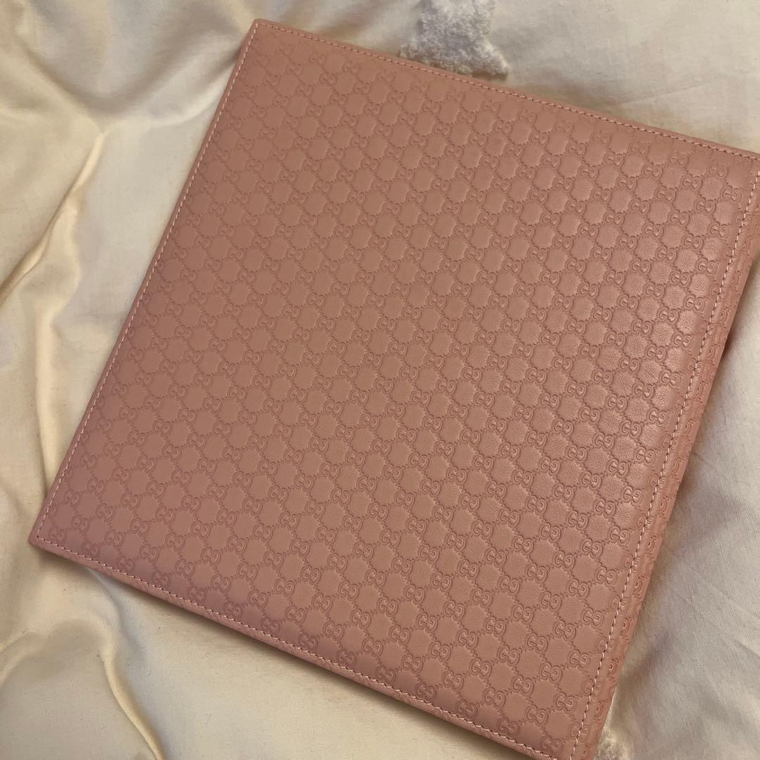 GUCCI ピンク GGパターン アルバム 29ページ