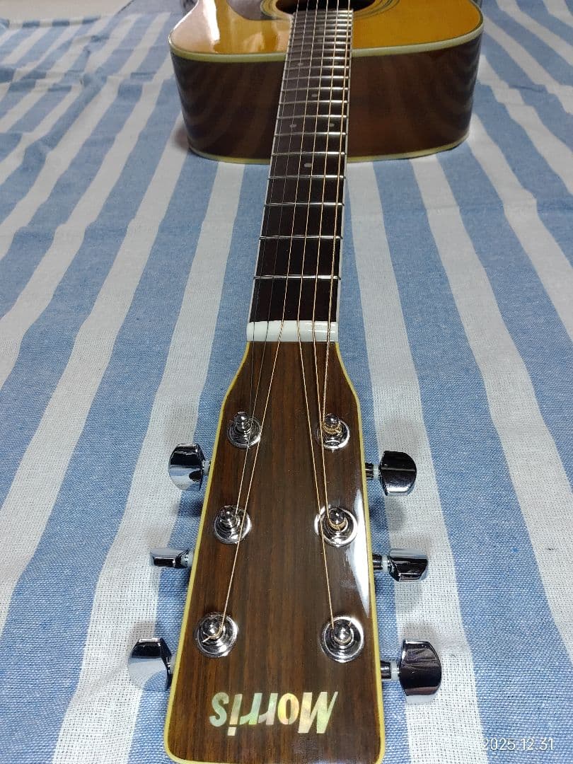 初心者用MORRISのドレッドノートタイプのフォークギターMD-507N美品です