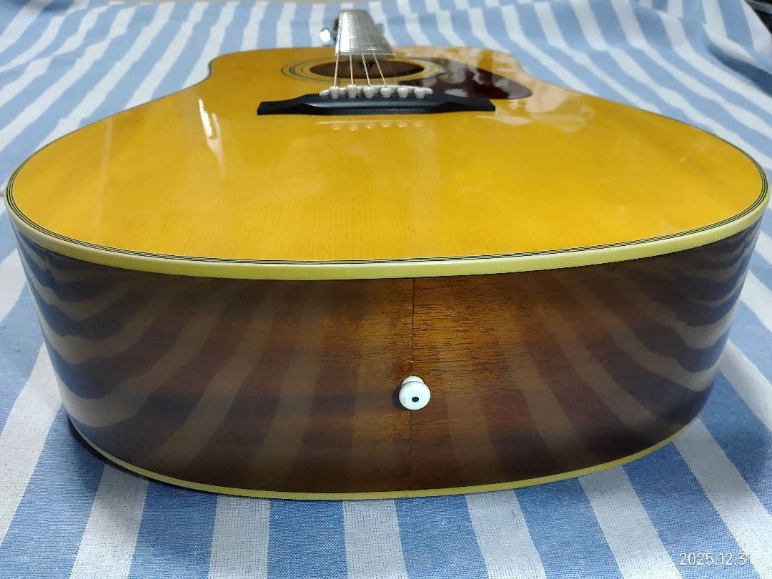 初心者用MORRISのドレッドノートタイプのフォークギターMD-507N美品です