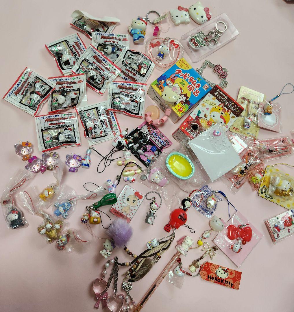 ハローキティご当地キーホルダー、ぬいぐるみ