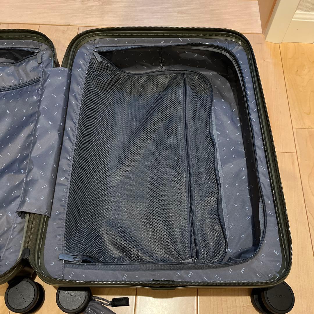 moln（モルン）　キャリーオンスーツケース・モス（緑）　同色タグ付き