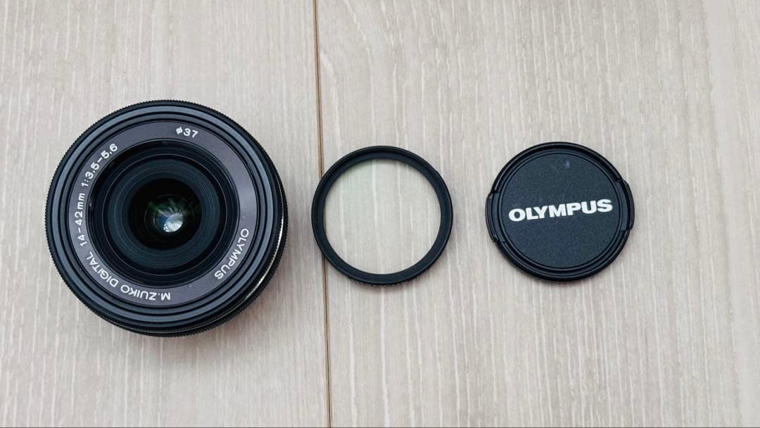 OLYMPUS OM-D E-M10 本体　レンズ付き