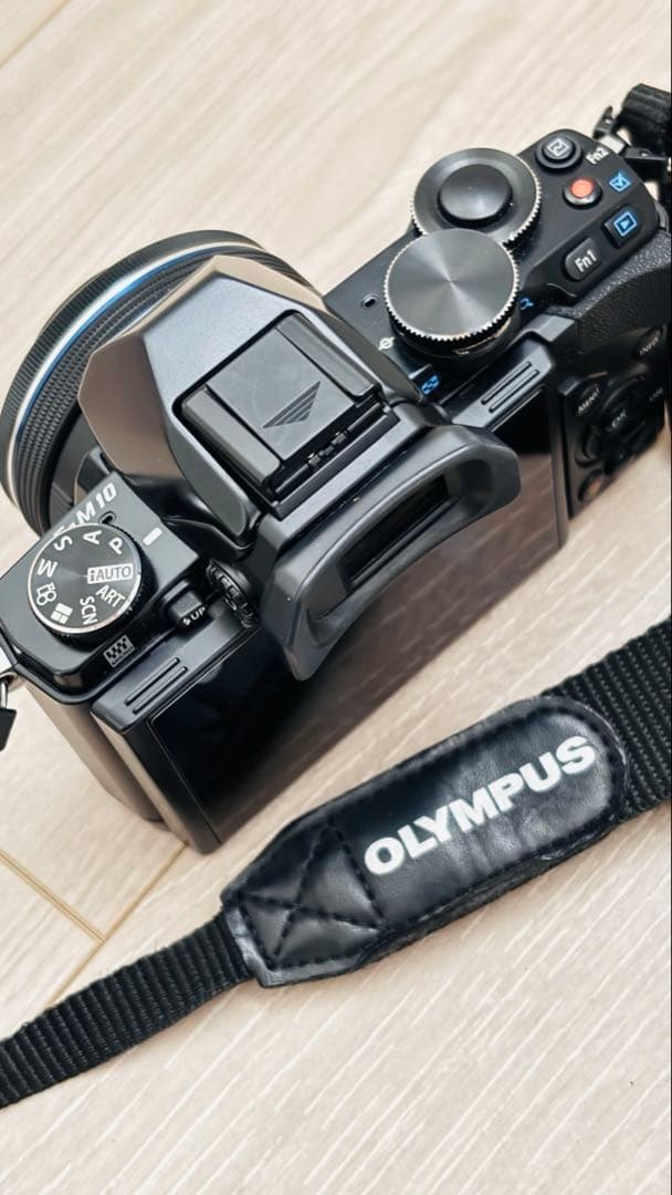OLYMPUS OM-D E-M10 本体　レンズ付き