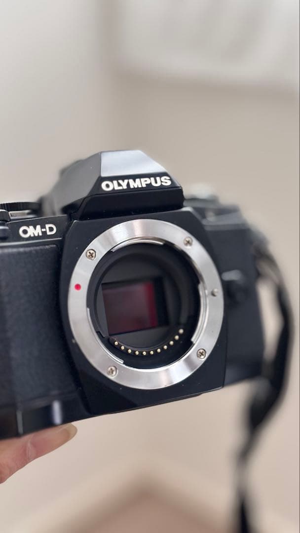 OLYMPUS OM-D E-M10 本体　レンズ付き