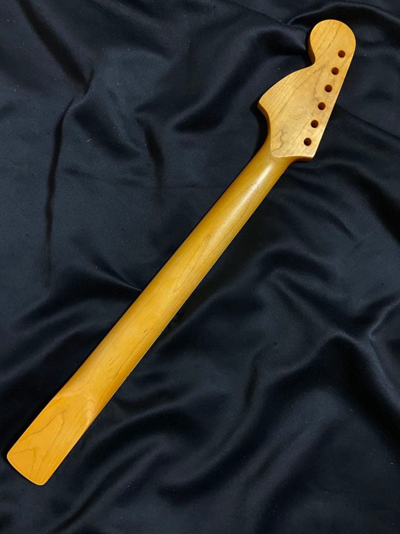 ストラトキャスターラージヘッドNo1バインディング　ローズネック