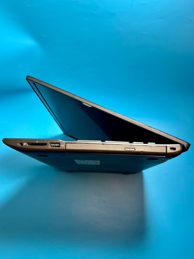 富士通 LIFEBOOK AH77/E3 i7 1165G7 2TB 32GB