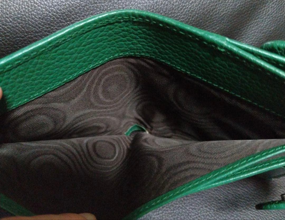 GUCCI グリーンレザー 二つ折り財布