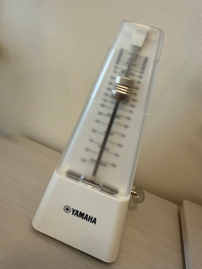 ほぼ未使用YAMAHA 2024年8月発売 ホワイト 電子ピアノ 椅子付き