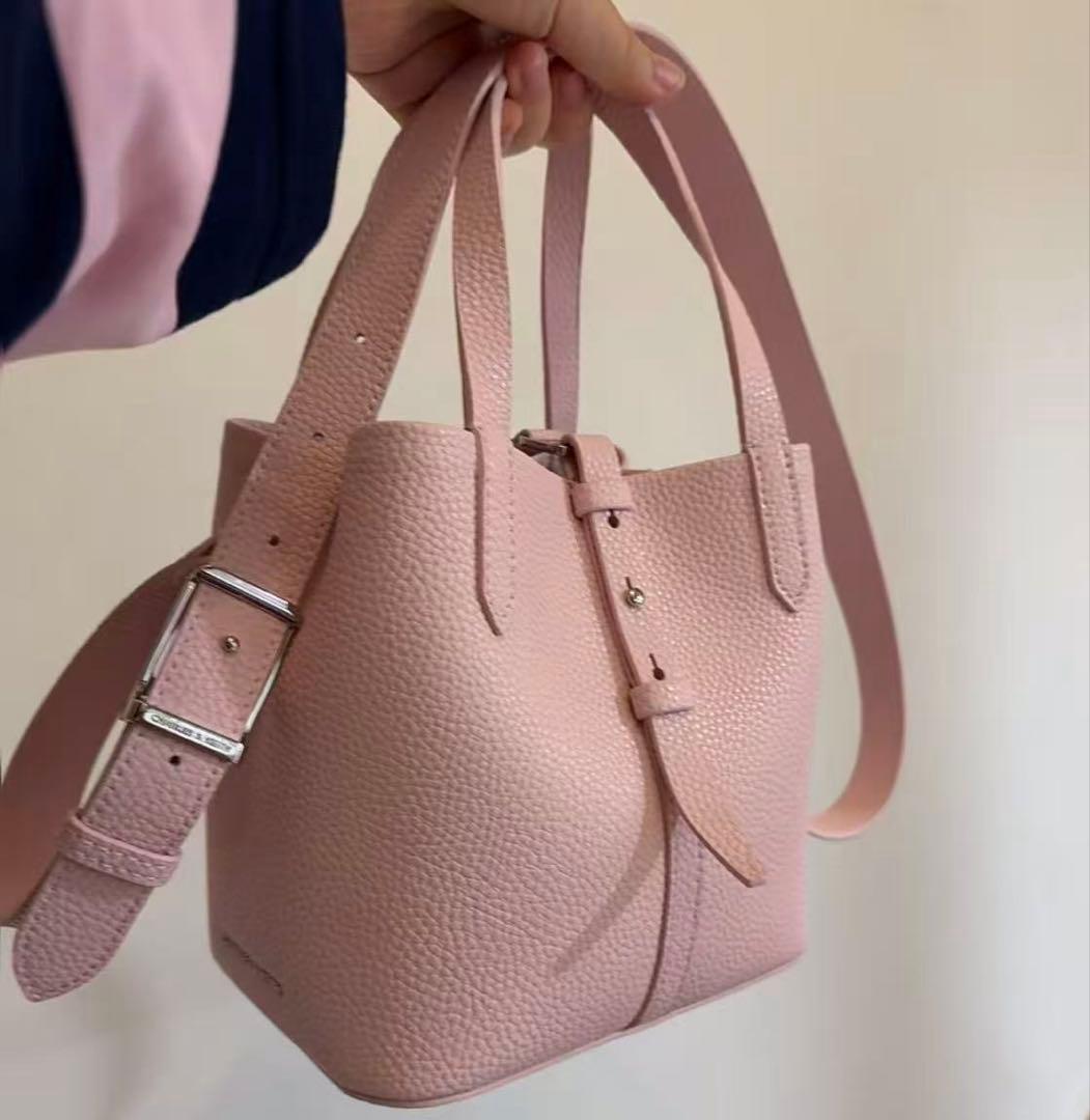 美品 CHARLES & KEITH ピンク バケットバッグ
