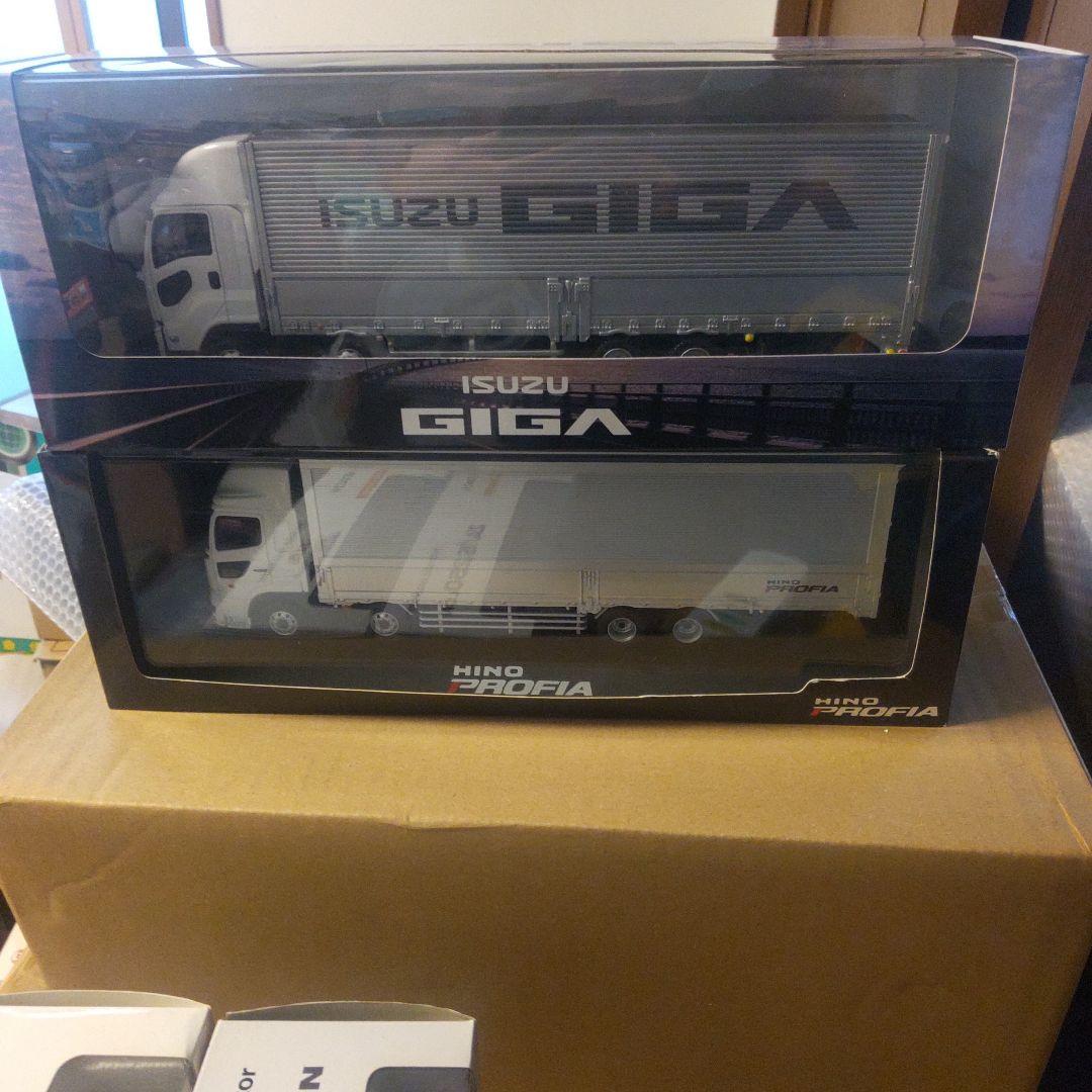 ISUZU GIGA & HINO PROFIA ミニカー2台セット