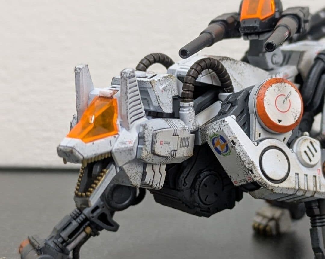 1/100 リアライズモデル RMZ-003 コマンドウルフ 塗装済み完成品