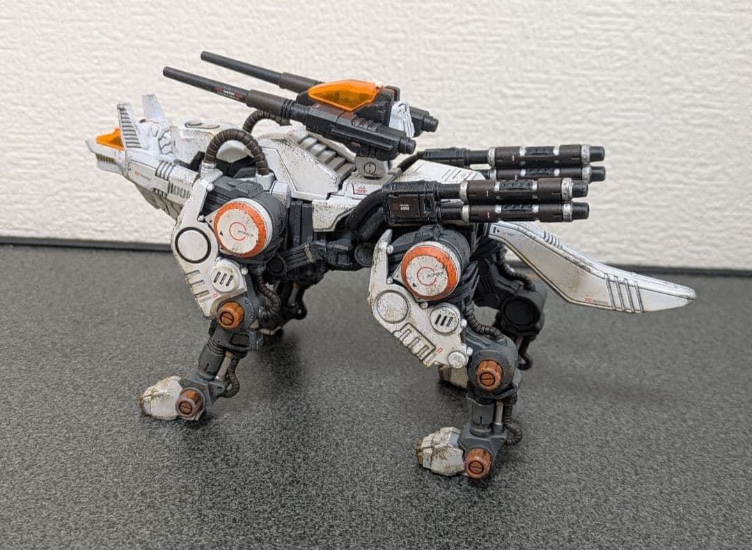 1/100 リアライズモデル RMZ-003 コマンドウルフ 塗装済み完成品