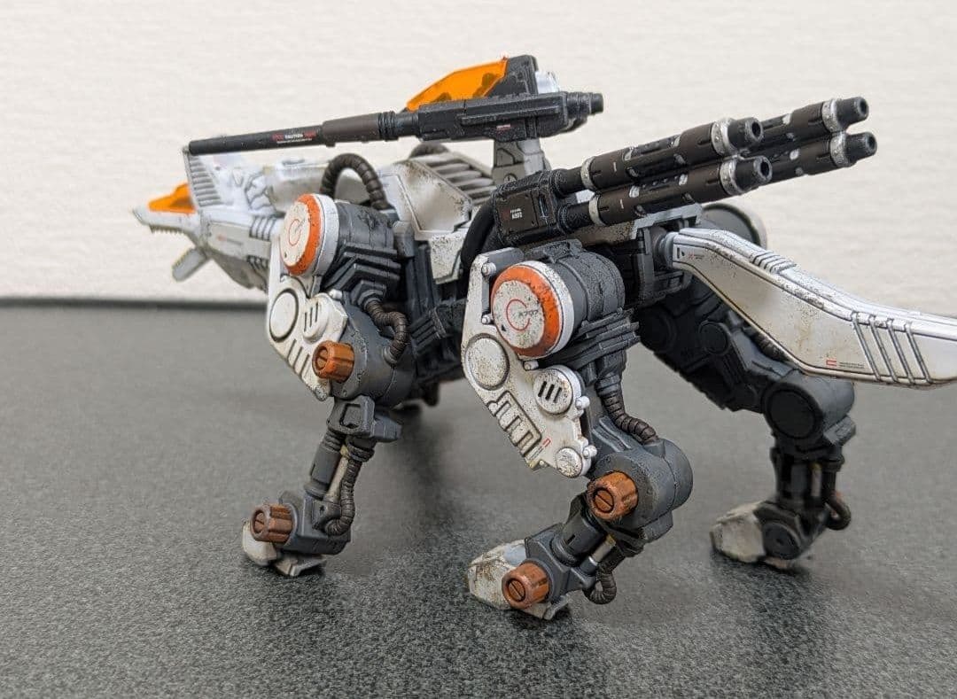 1/100 リアライズモデル RMZ-003 コマンドウルフ 塗装済み完成品