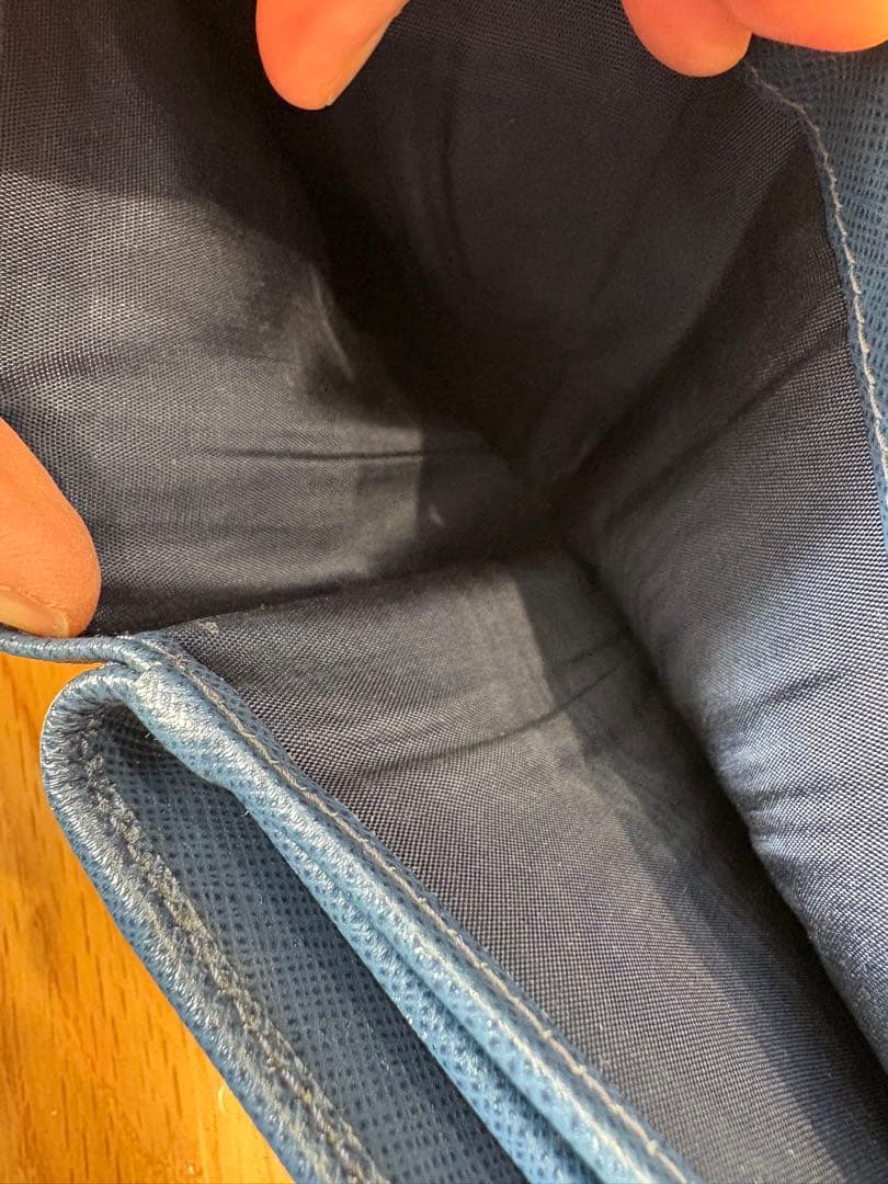 PRADA ブルー レザー 財布