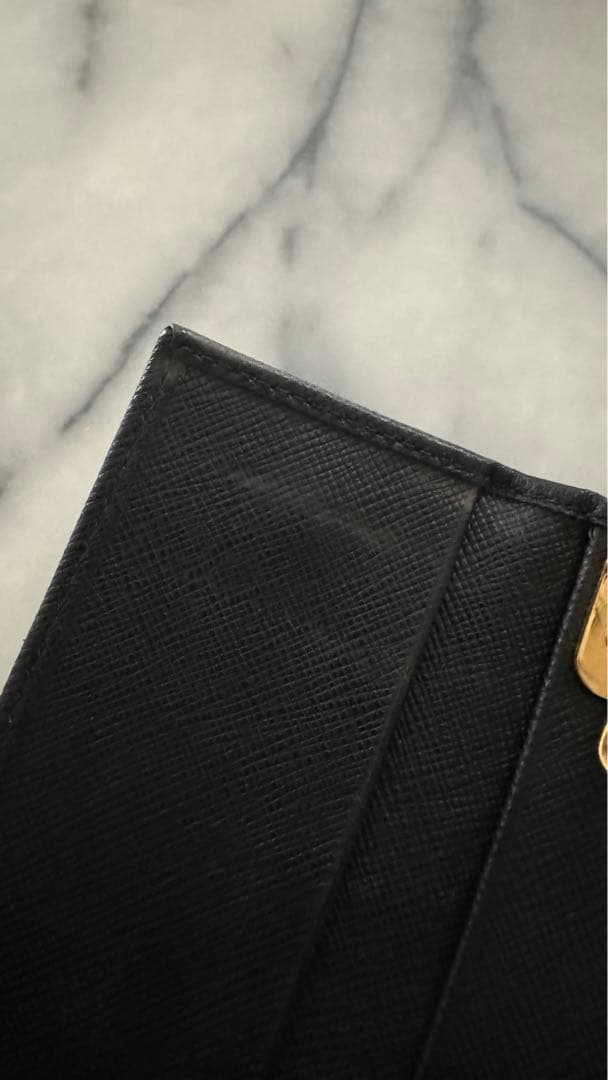 【値引き】PRADA ブラック　サフィアーノ　6連キーケース　三角プレート