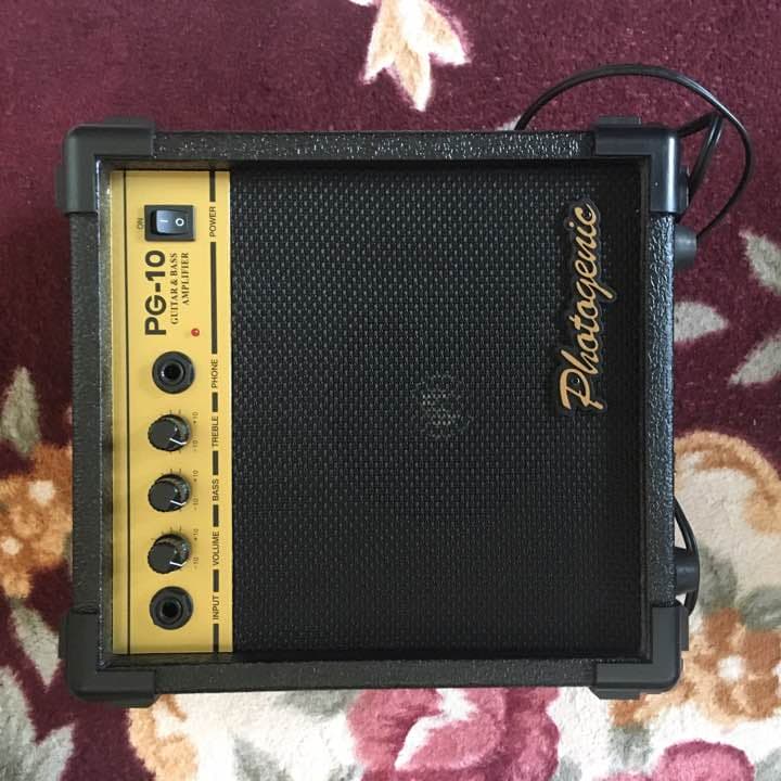 エレキギターとアンプ