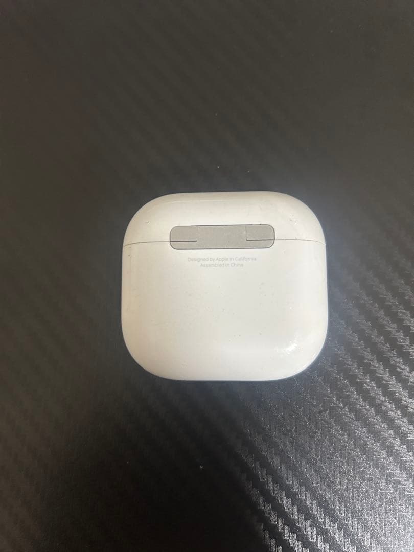 Apple純正 AirPods 4 (ANC搭載モデル) 右耳はついてません