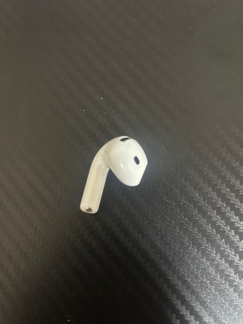Apple純正 AirPods 4 (ANC搭載モデル) 右耳はついてません