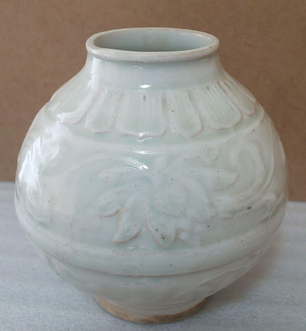 朝鮮美術 白釉垂瓶陽刻浮彫 銘在 白磁蓮紋丸壺