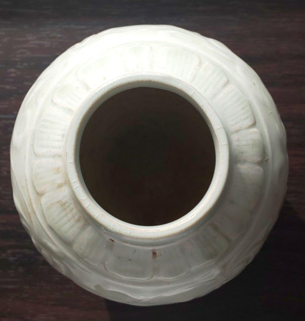 朝鮮美術 白釉垂瓶陽刻浮彫 銘在 白磁蓮紋丸壺