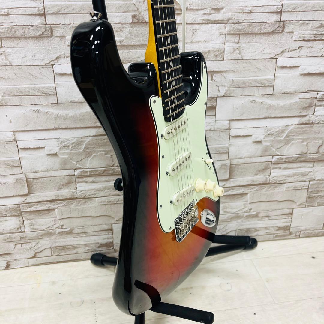 美品 Bacchus UNIVERSE SERIES ストラトタイプエレキギター